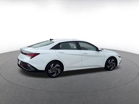 Used 2025 Hyundai Elantra SEL image 14