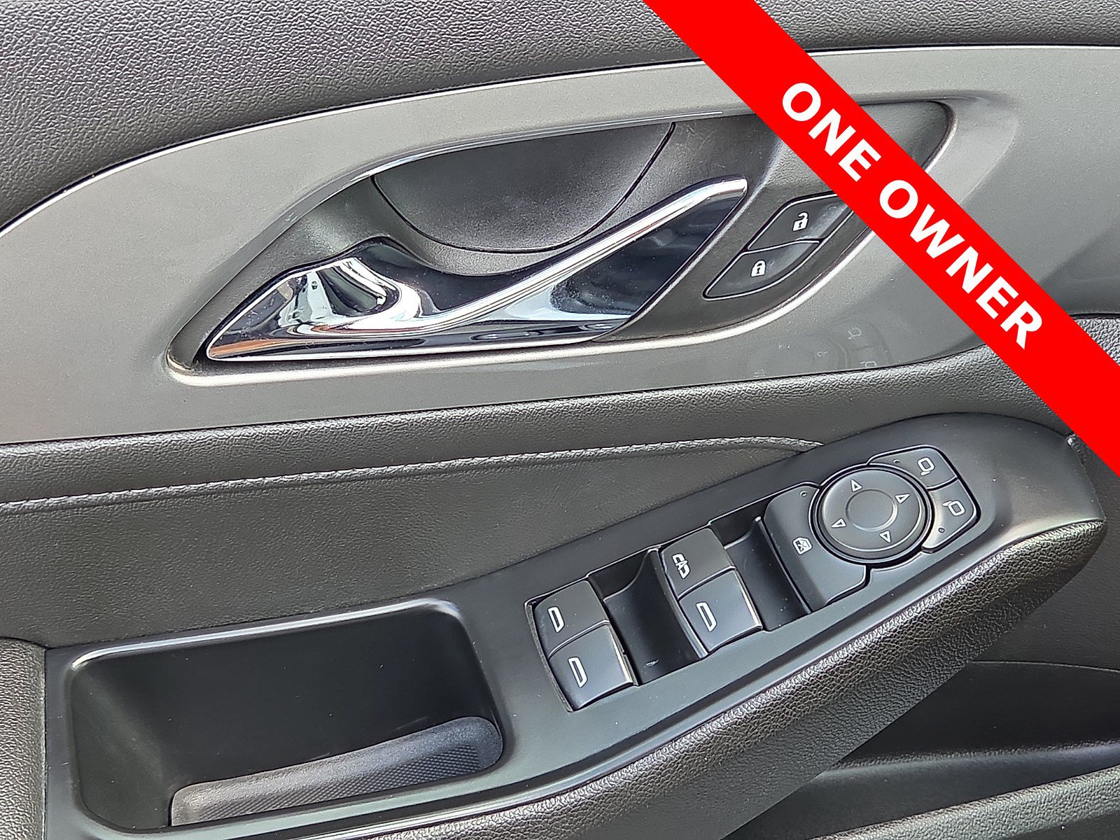 Used 2023 Chevrolet Traverse LT FWD image 15