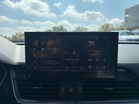 Used 2024 Audi Q5 e Premium Plus w/ Premium Plus Package image 19