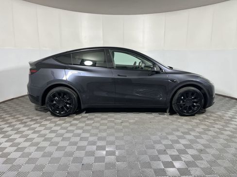 Used 2024 Tesla Model Y Long Range AWD/4WD image 9
