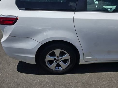 Used 2015 Toyota Sienna L FWD image 5