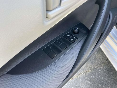 Used 2025 Toyota Corolla LE image 27