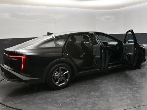 Used 2025 Kia K4 LXS image 27