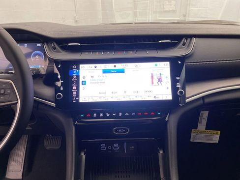 New 2026 Jeep Grand Cherokee Altitude image 10