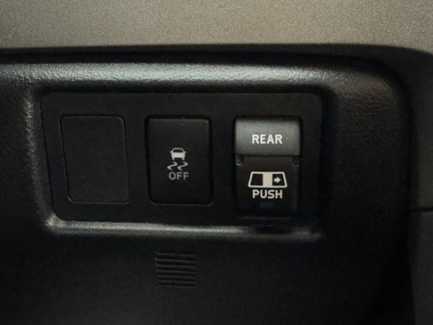 Used 2010 Toyota Tundra w/ SR5 Package image 26