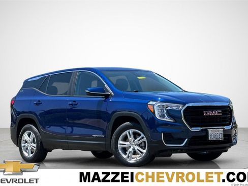 Used 2022 GMC Terrain SLE w/ LPO, Floor Liner Package image 1