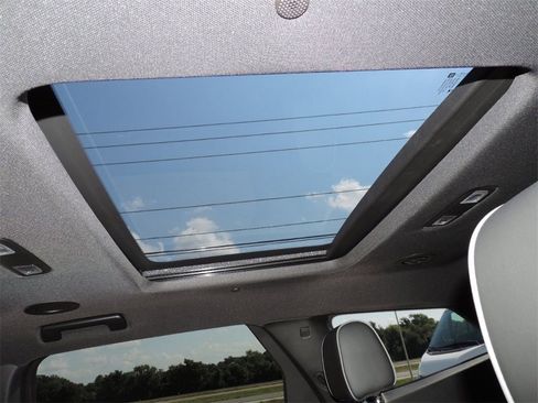 Certified 2023 Buick Enclave Avenir w/ Avenir Technology Package image 12