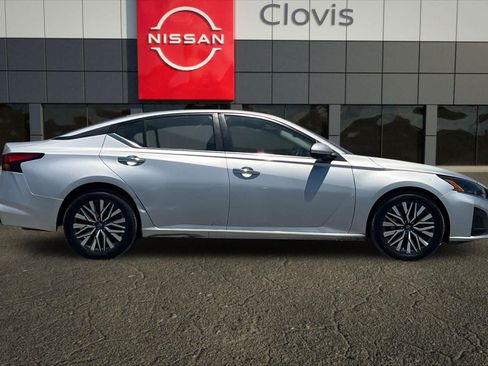 Used 2023 Nissan Altima 2.5 SV FWD image 9