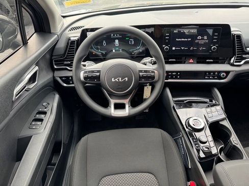 New 2025 Kia Sportage LX image 9