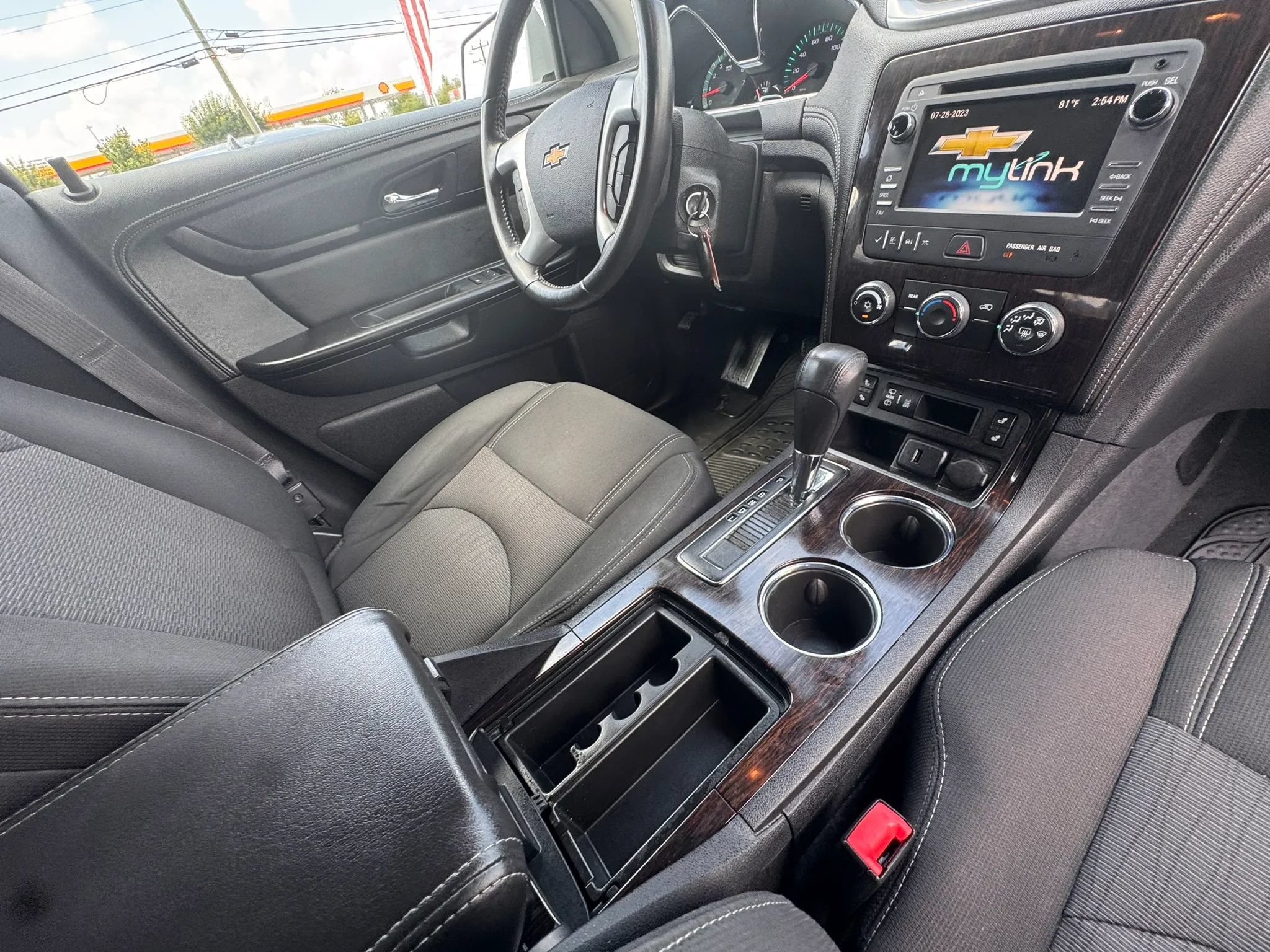 Used 2015 Chevrolet Traverse LT w/ Style and Technology Package FWD image 27