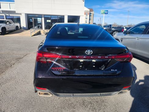 Used 2022 Toyota Avalon XLE image 3