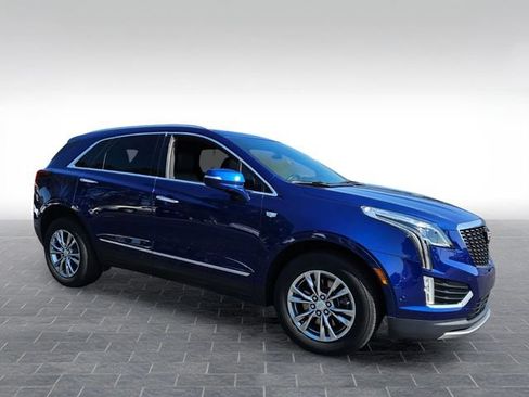 Used 2023 Cadillac XT5 Premium Luxury w/ Technology Package FWD image 3
