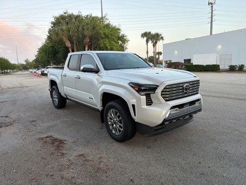 Used 2024 Toyota Tacoma Limited w/ Limited Package (LT) image 7