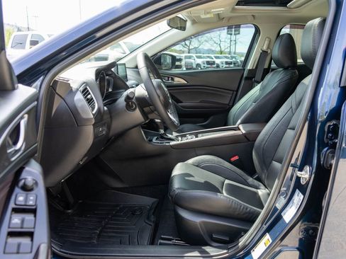 Used 2018 MAZDA MAZDA3 Grand Touring image 11