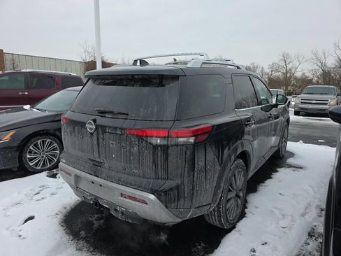 Used 2023 Nissan Pathfinder SL w/ SL Premium Package image 8