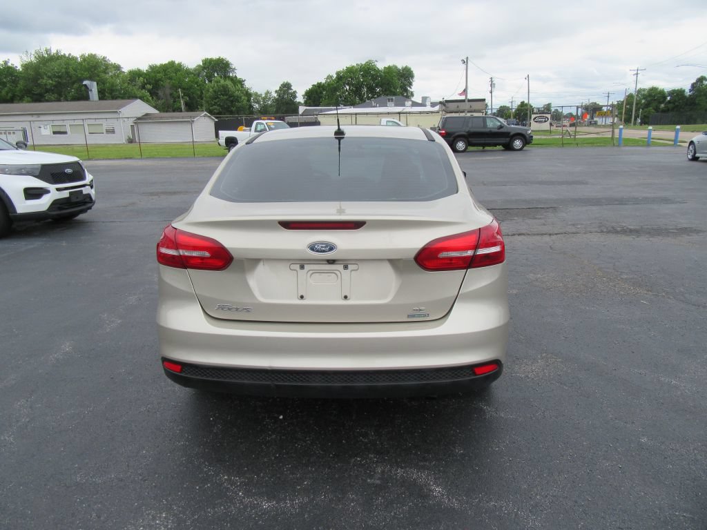 Used 2018 Ford Focus SE w/ SE Appearance Package FWD image 6