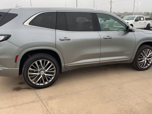 Used 2025 Buick Enclave Avenir w/ Super Cruise Package FWD image 9