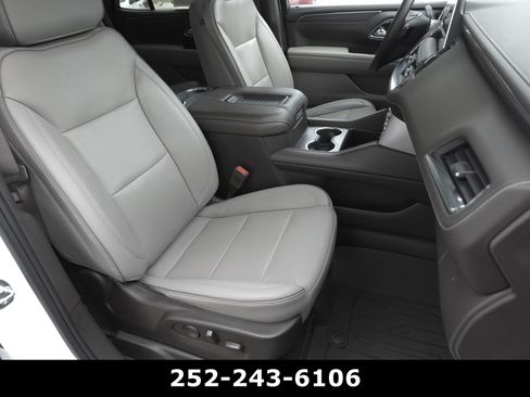 Used 2023 GMC Yukon SLT w/ SLT Premium Package image 46