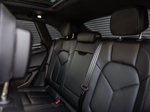 Certified 2025 Porsche Macan image 16