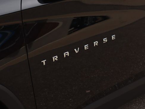 Used 2023 Chevrolet Traverse LT FWD image 9