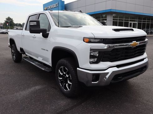 New 2026 Chevrolet Silverado 3500 LT w/ Leather Package AWD/4WD image 2