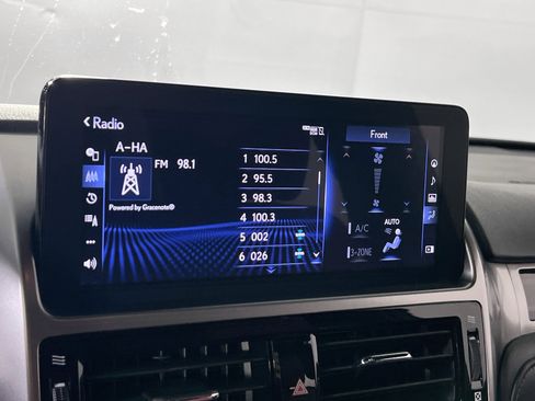 Used 2023 Lexus GX 460 Premium w/ Premium Package image 14