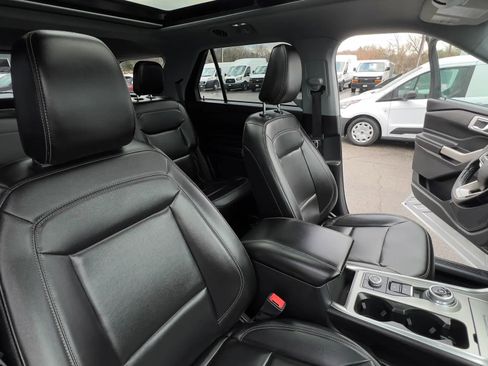 Used 2023 Ford Explorer XLT w/ Equipment Group 202A image 39