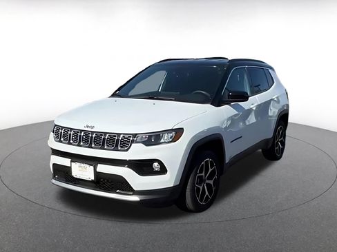 Used 2025 Jeep Compass Limited image 7