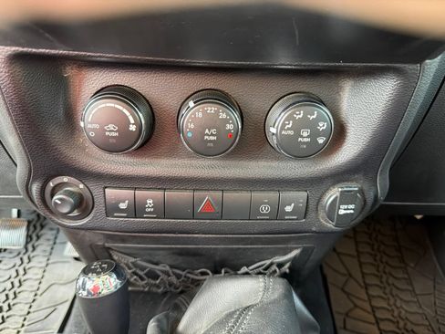 Used 2014 Jeep Wrangler Unlimited Sahara w/ Dual Top Group AWD/4WD image 16
