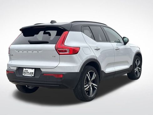 Used 2022 Volvo XC40 T4 R-Design w/ Protection Package Premier image 7