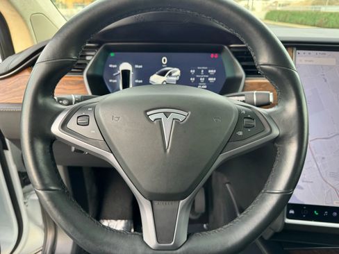Used 2018 Tesla Model X 75D image 34