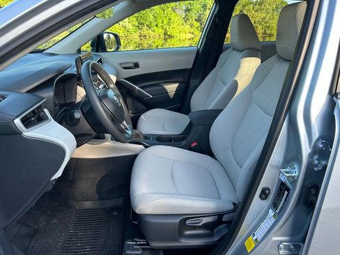 Used 2025 Toyota Corolla Cross LE image 14