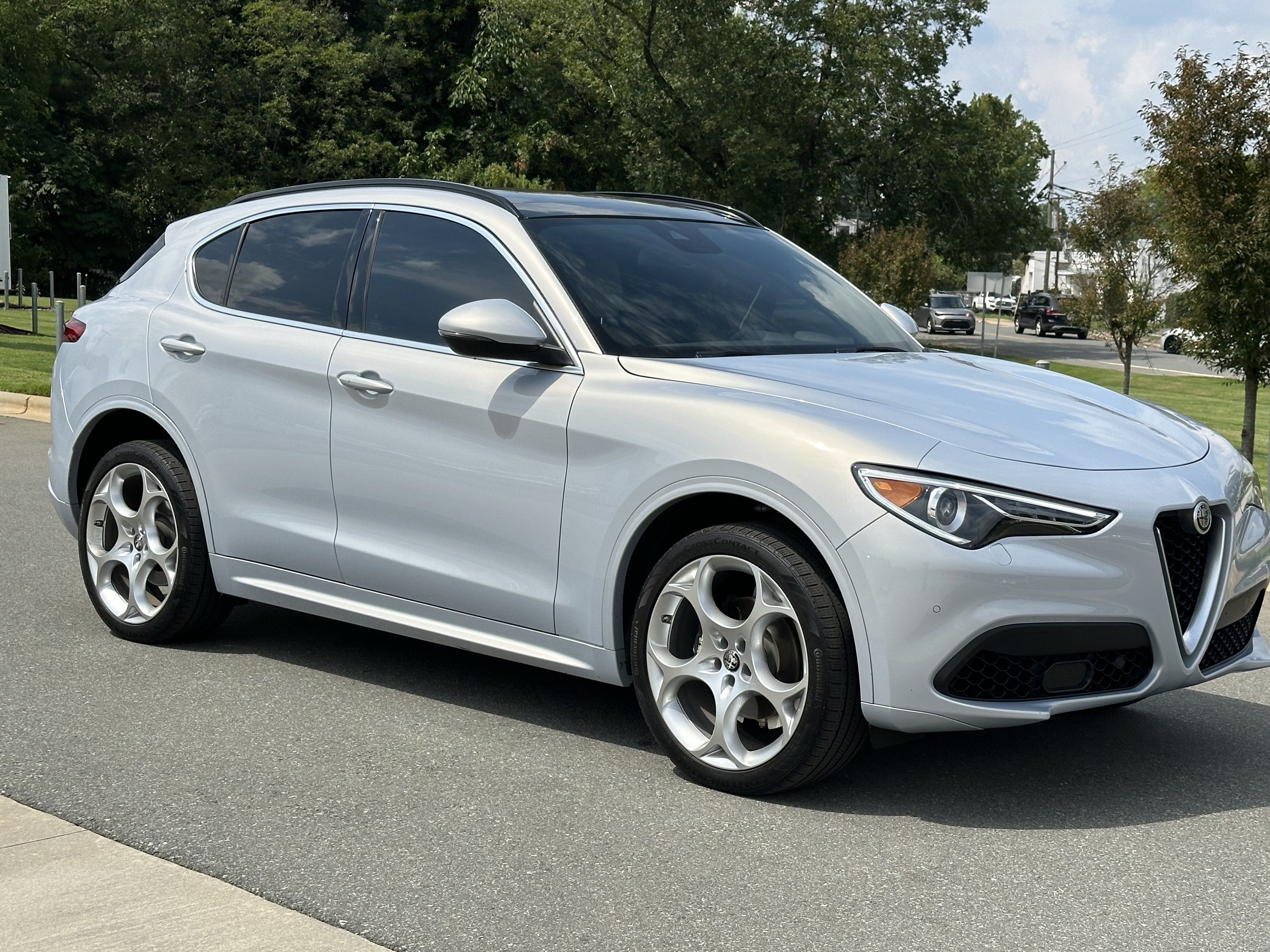 Used 2023 Alfa Romeo Stelvio Ti Lusso w/ Quick Order Package 22X Lusso AWD/4WD image 2