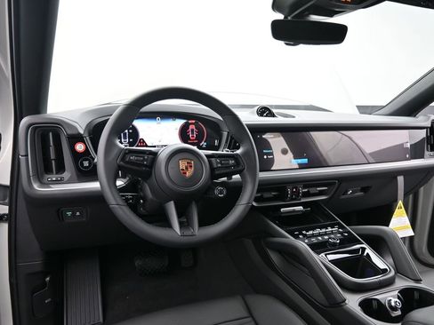 New 2025 Porsche Cayenne Coupe image 29