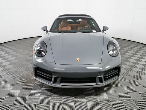 Certified 2025 Porsche 911 Carrera RWD image 33