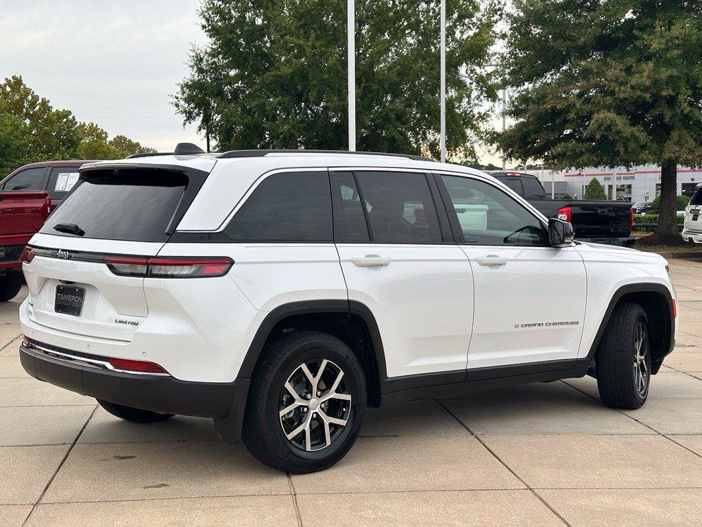 Used 2023 Jeep Grand Cherokee Limited w/ Luxury Tech Group II AWD/4WD image 28