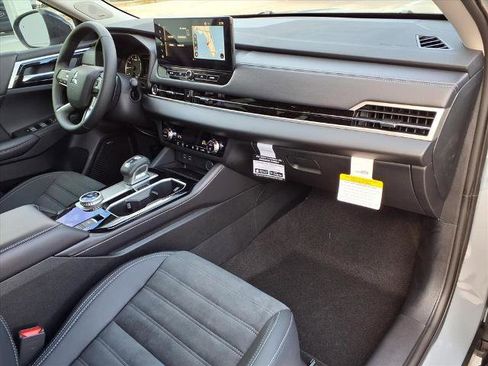 New 2025 Mitsubishi Outlander AWD image 8
