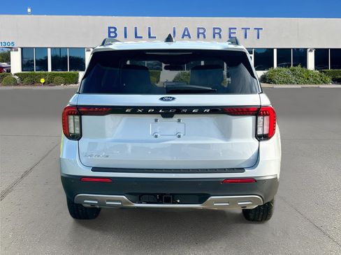 New 2026 Ford Explorer Active RWD image 5