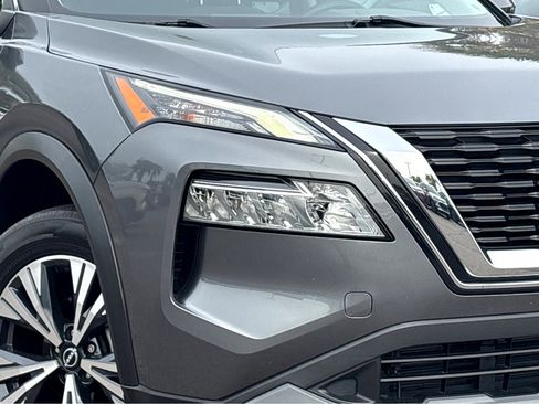 Used 2022 Nissan Rogue SV image 25