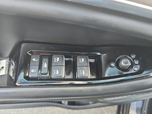 Used 2022 Jeep Grand Cherokee Overland w/ Luxury Tech Group IV image 24