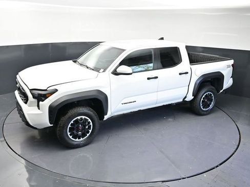 Used 2024 Toyota Tacoma TRD Off-Road AWD/4WD image 28