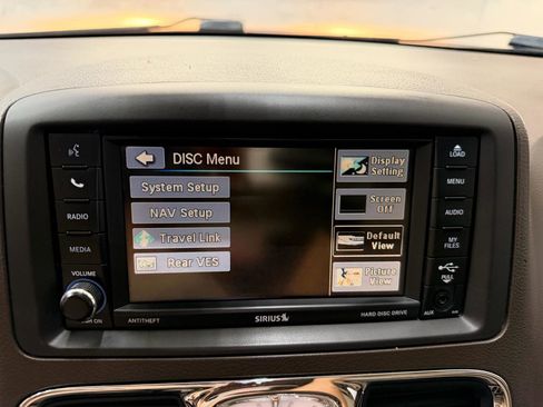 Used 2016 Chrysler Town & Country Touring-L FWD image 23