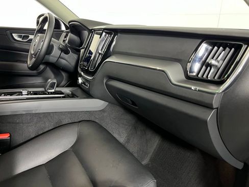 Used 2024 Volvo XC60 B5 Core image 32
