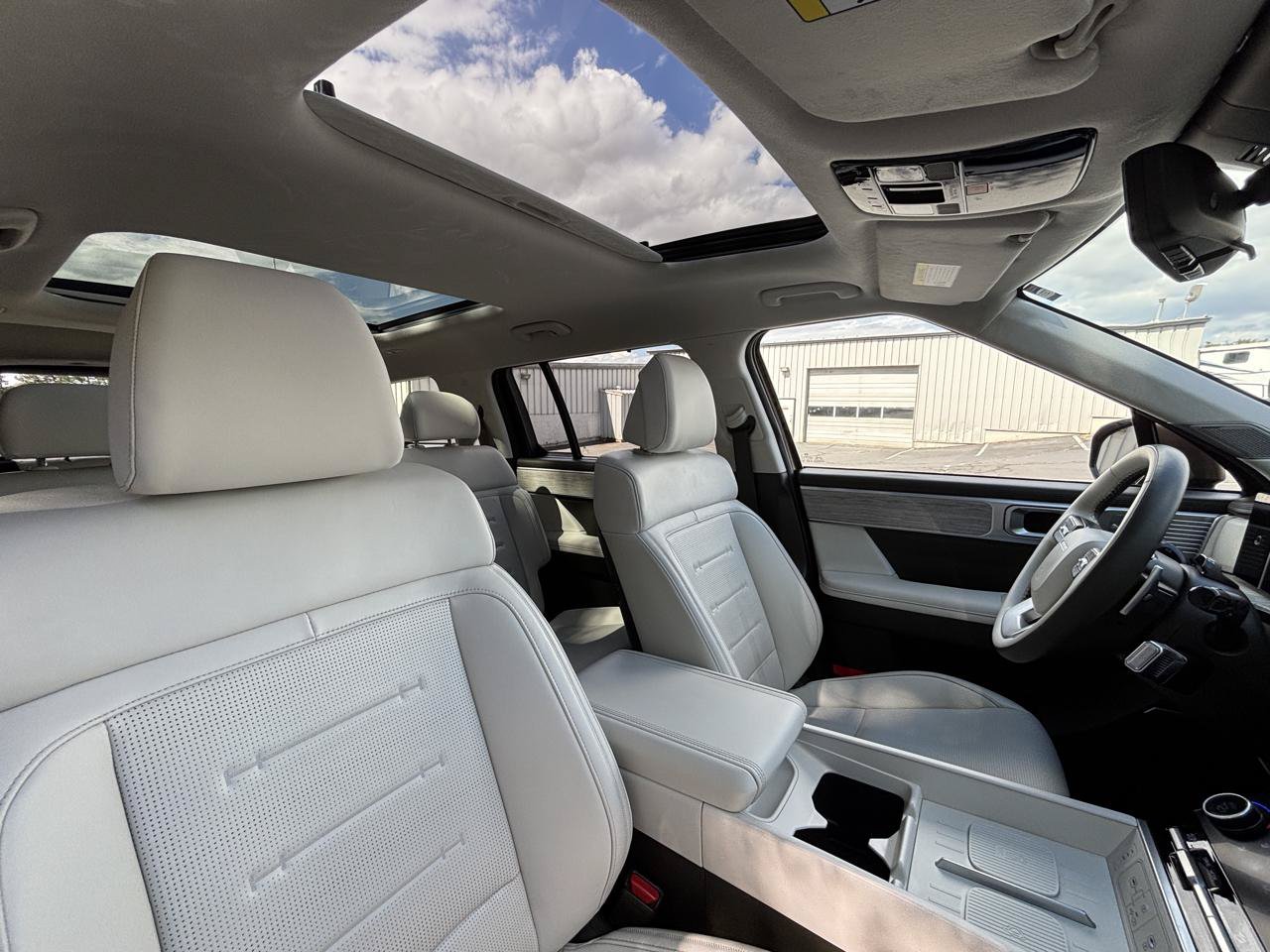 Used 2025 Hyundai Santa Fe Calligraphy AWD/4WD image 7