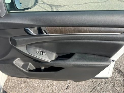 Used 2020 Honda Accord Touring image 17