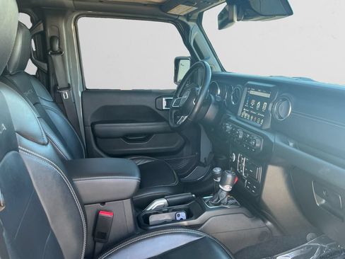 Used 2022 Jeep Wrangler Unlimited Sahara w/ Cold Weather Group AWD/4WD image 15
