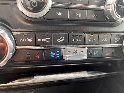 Used 2023 Ford F150 Lariat AWD/4WD image 17