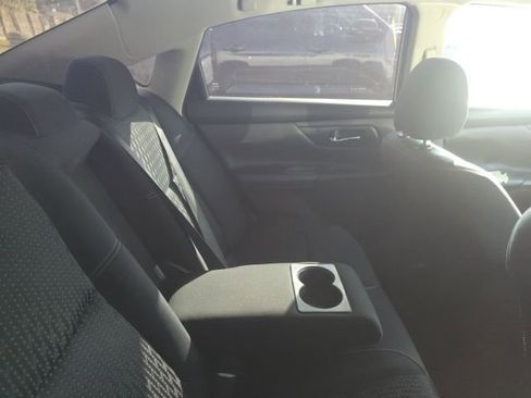 Used 2017 Nissan Altima 2.5 S w/ Interior Lighting Package FWD image 7