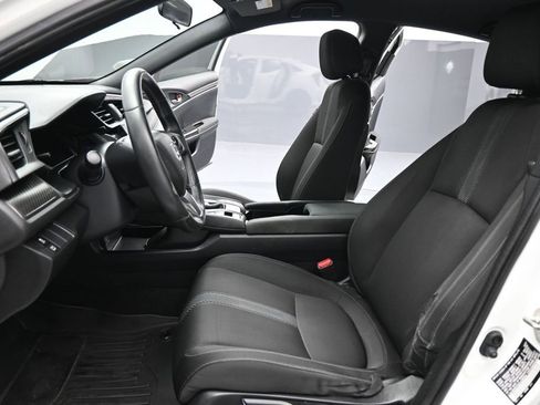 Used 2018 Honda Civic Sport image 8