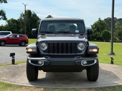 New 2026 Jeep Gladiator Sport AWD/4WD image 2